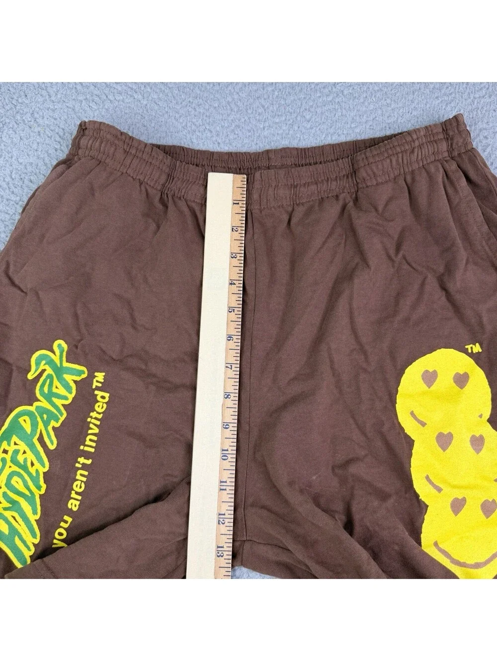 Hyde Park You Aren’t Invited Mens Large 32x6 Brown Jogger Shorts Smiley Face